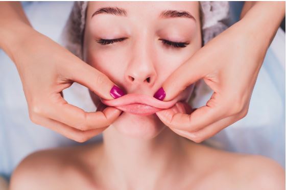 10 Refreshing Face Yoga Moves to Reduce Puffiness